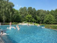 Schwimmbecken im Freibad