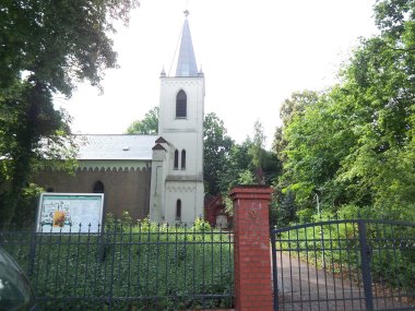 Dorfkirche_Bollensdorf.jpg