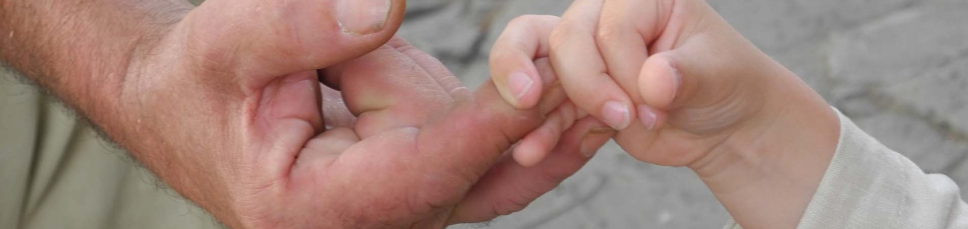 Alte und junge Hand