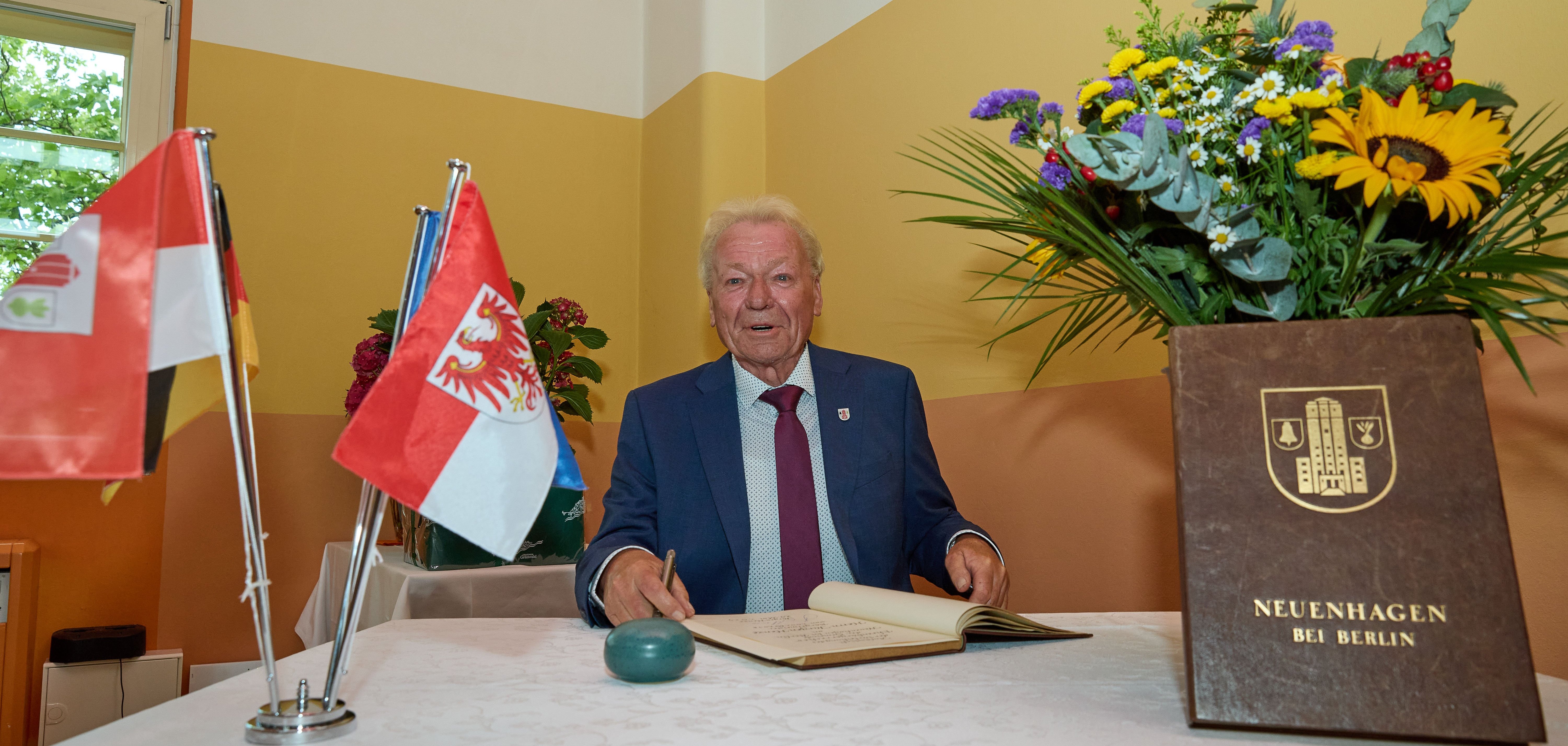 Jürgen Henze Ehernbürger NEuenhagen