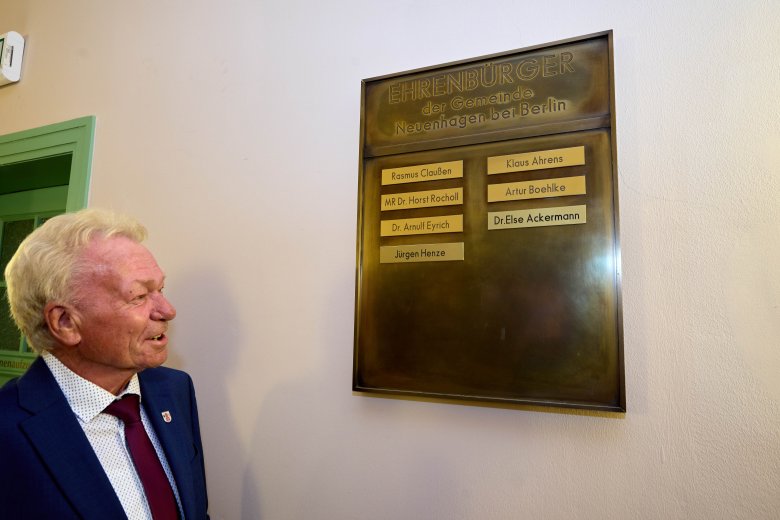 Jürgen Henze Ehernbürger NEuenhagen