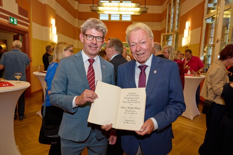 Jürgen Henze Ehernbürger NEuenhagen